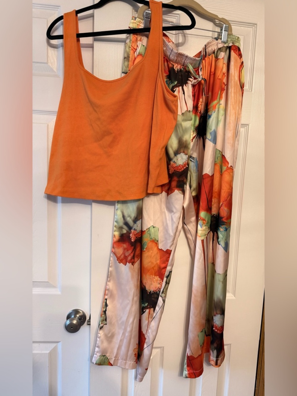 Old Navy Bright Orange Ribbed Cropped Tank 3X & Floral Wide Leg Leisure Pants 4X